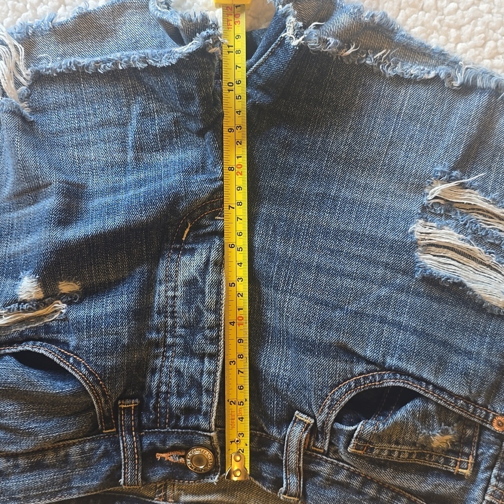 American Eagle Outfitters Women's Distressed Blue Denim Shorts Sz.4 - Picture 11 of 12